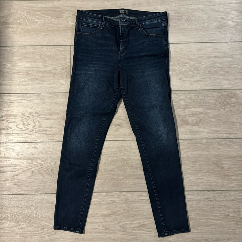 Abercrombie High Rise Super Skinny Jean Size 14/32 long